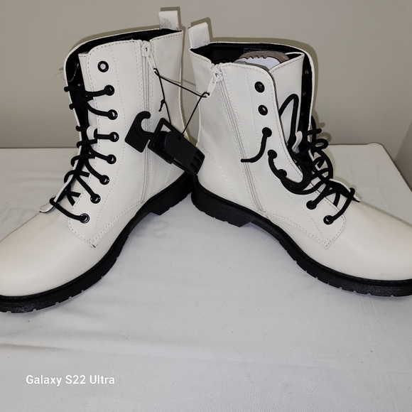 Shoes - Women's boots plus shoe slides